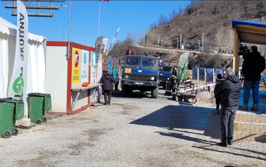 Sülhməramlıların 9 təminat avtomobilinin aksiya ərazisindən keçidi təmin olunub